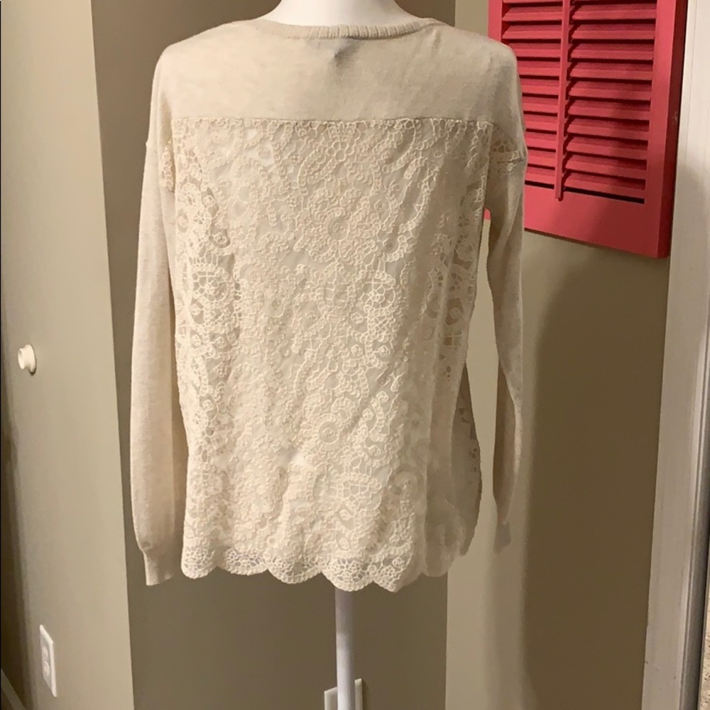 DON’T PASS THIS BY, the back is too cute!!! Size M